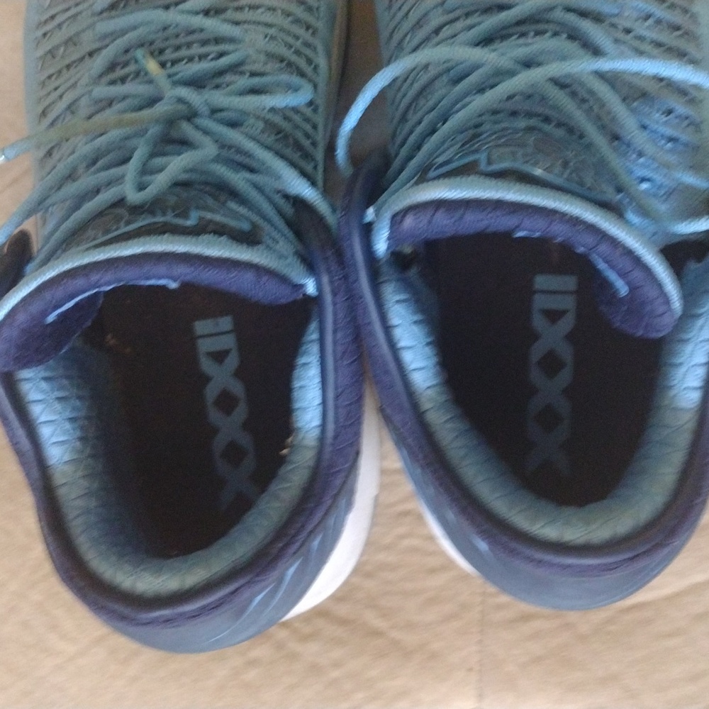 Shoe - Picture 3 of 7